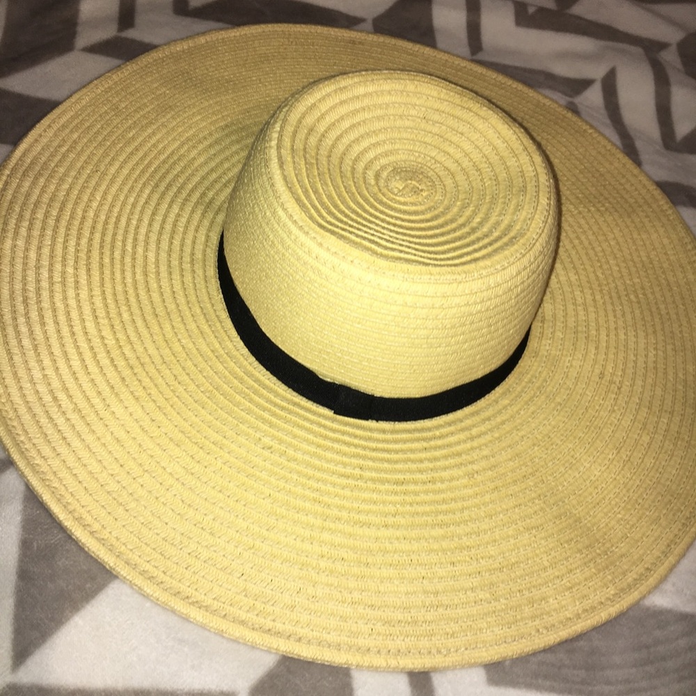 H&M wide brim straw summer hat tan.   Size: L/58